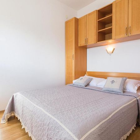 1 Bedroom Stunning Apartment In Макарска Экстерьер фото