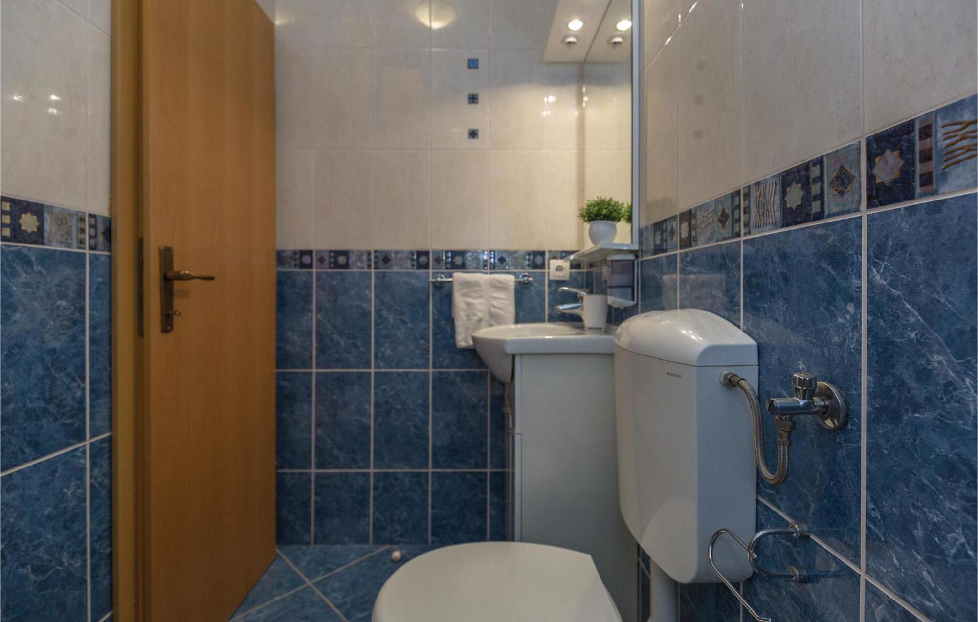 1 Bedroom Stunning Apartment In Макарска Экстерьер фото