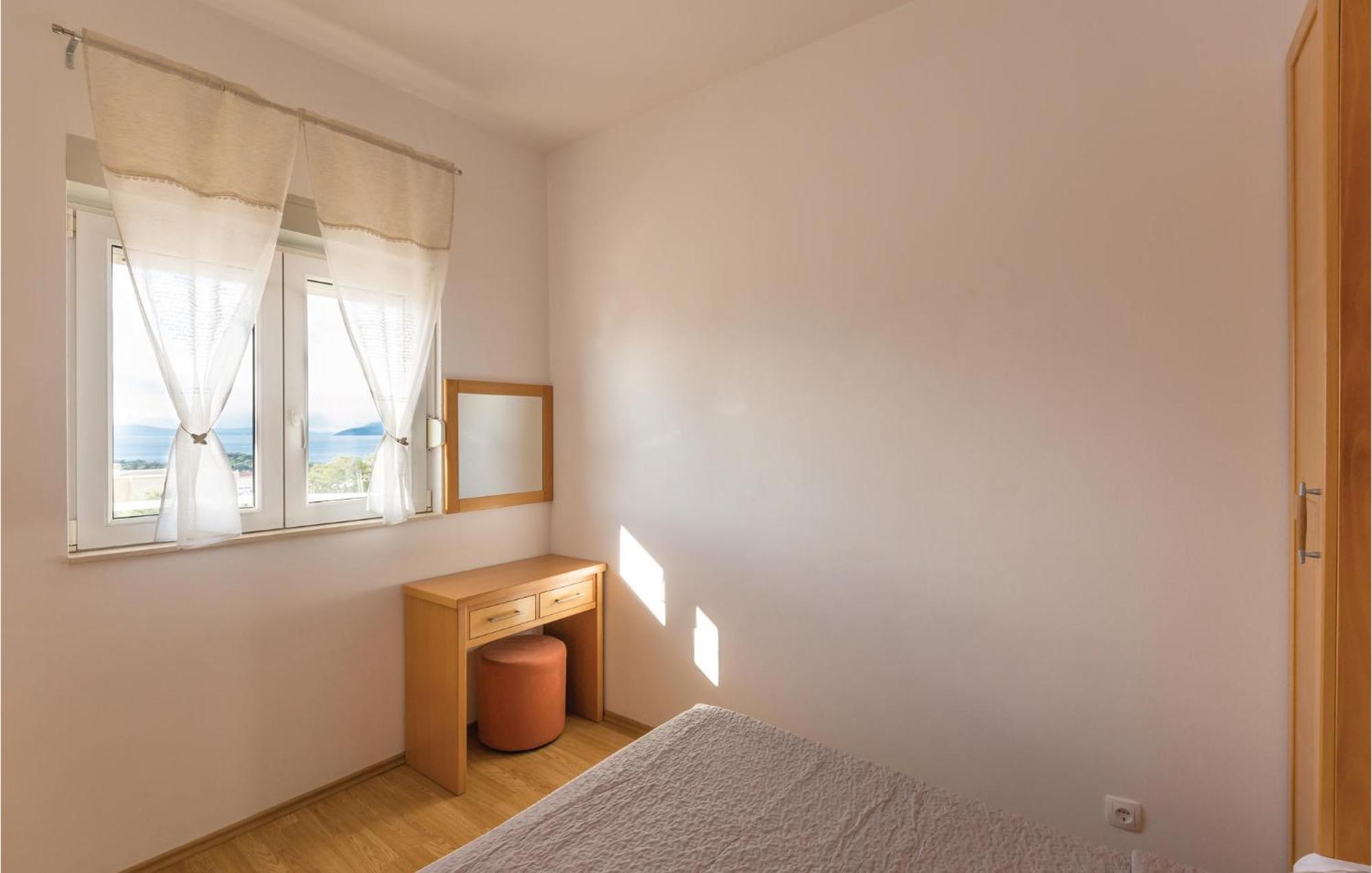 1 Bedroom Stunning Apartment In Макарска Экстерьер фото