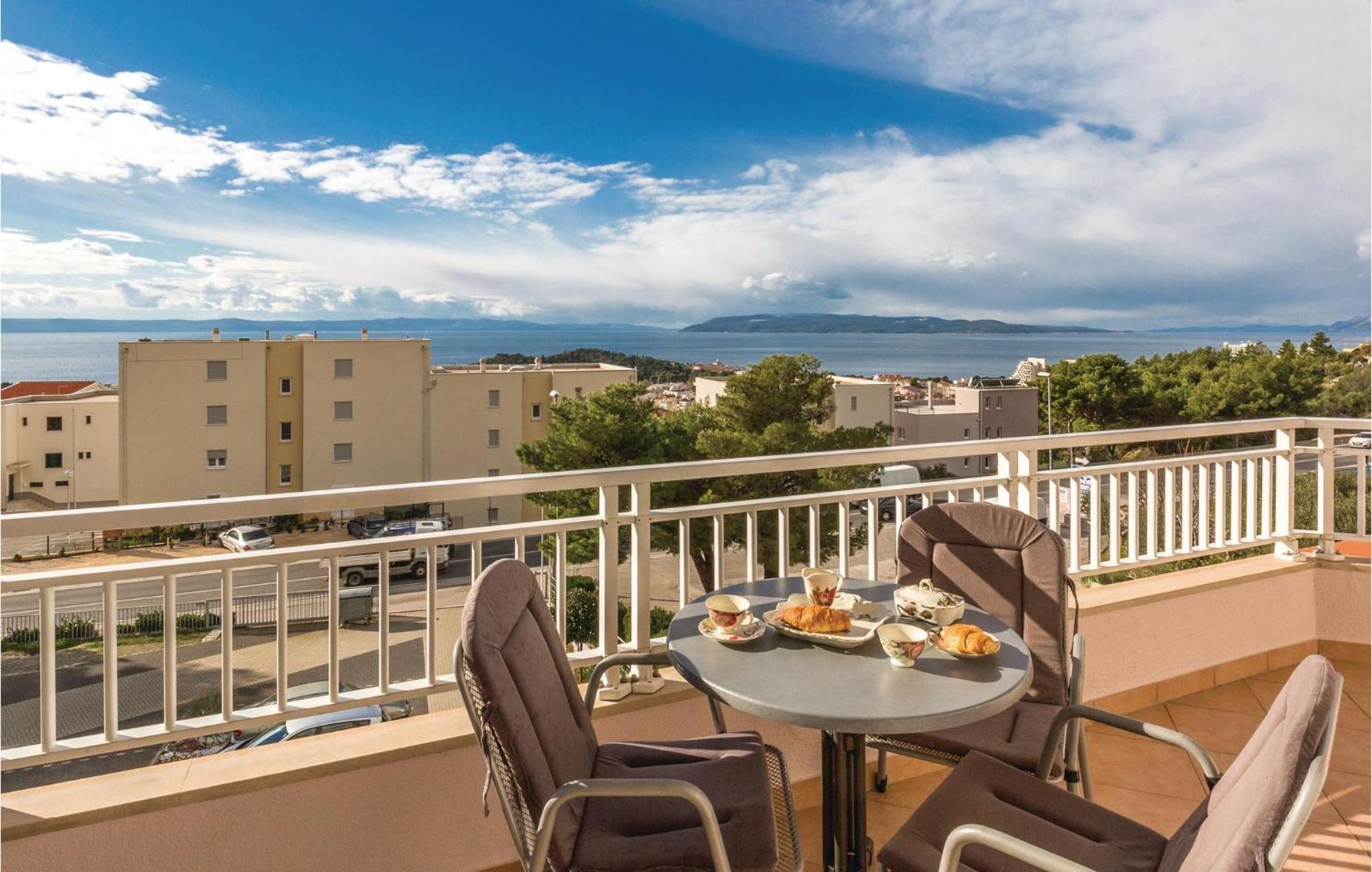 1 Bedroom Stunning Apartment In Макарска Экстерьер фото