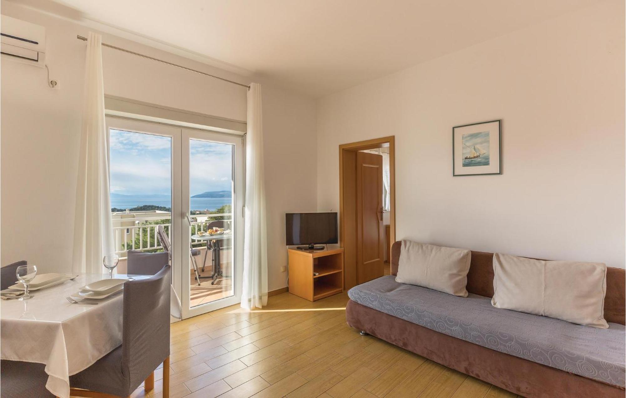 1 Bedroom Stunning Apartment In Макарска Экстерьер фото