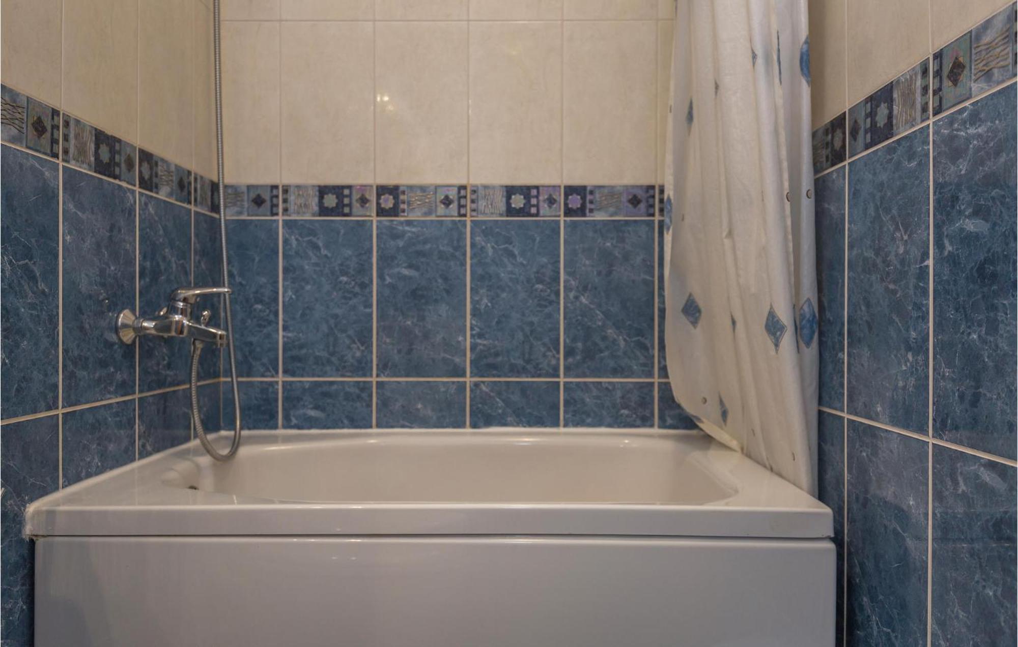 1 Bedroom Stunning Apartment In Макарска Экстерьер фото